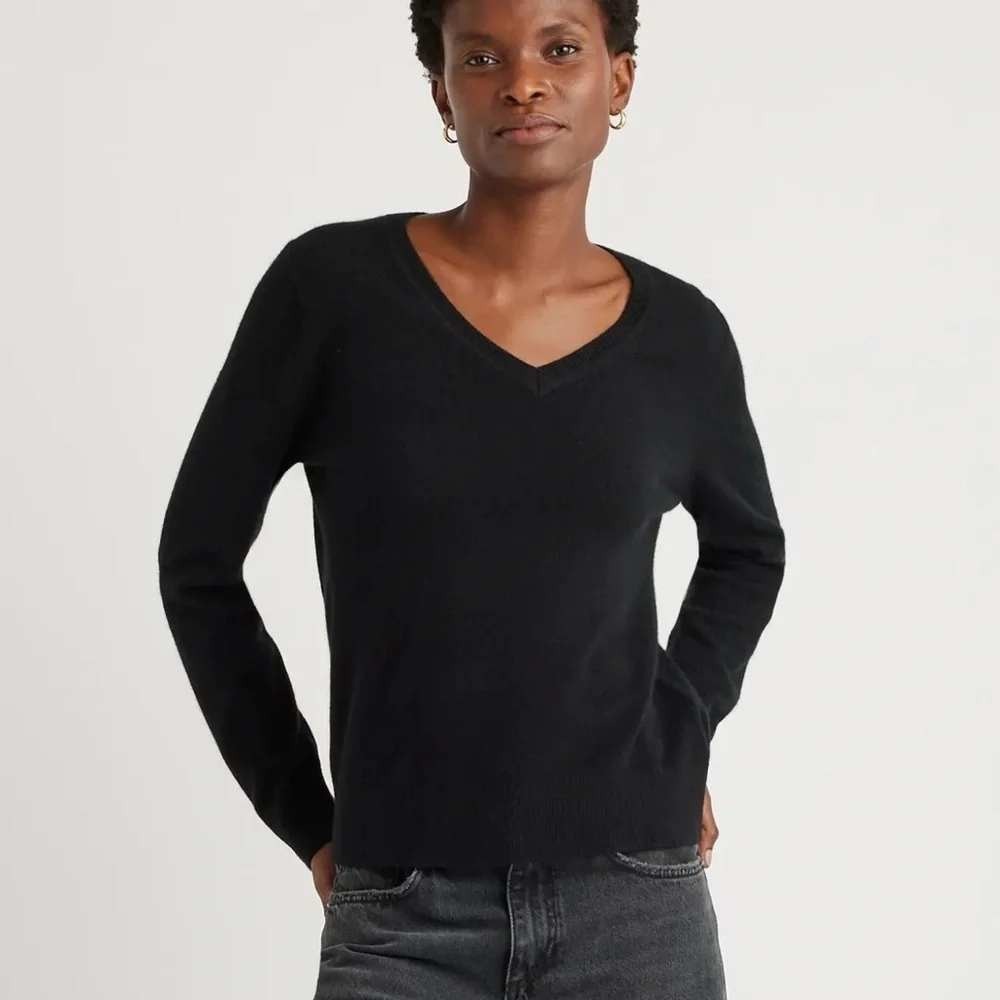 Quince Mongolian 100% Cashmere V-Neck Long Sleeve Sweater Womens Size M Black